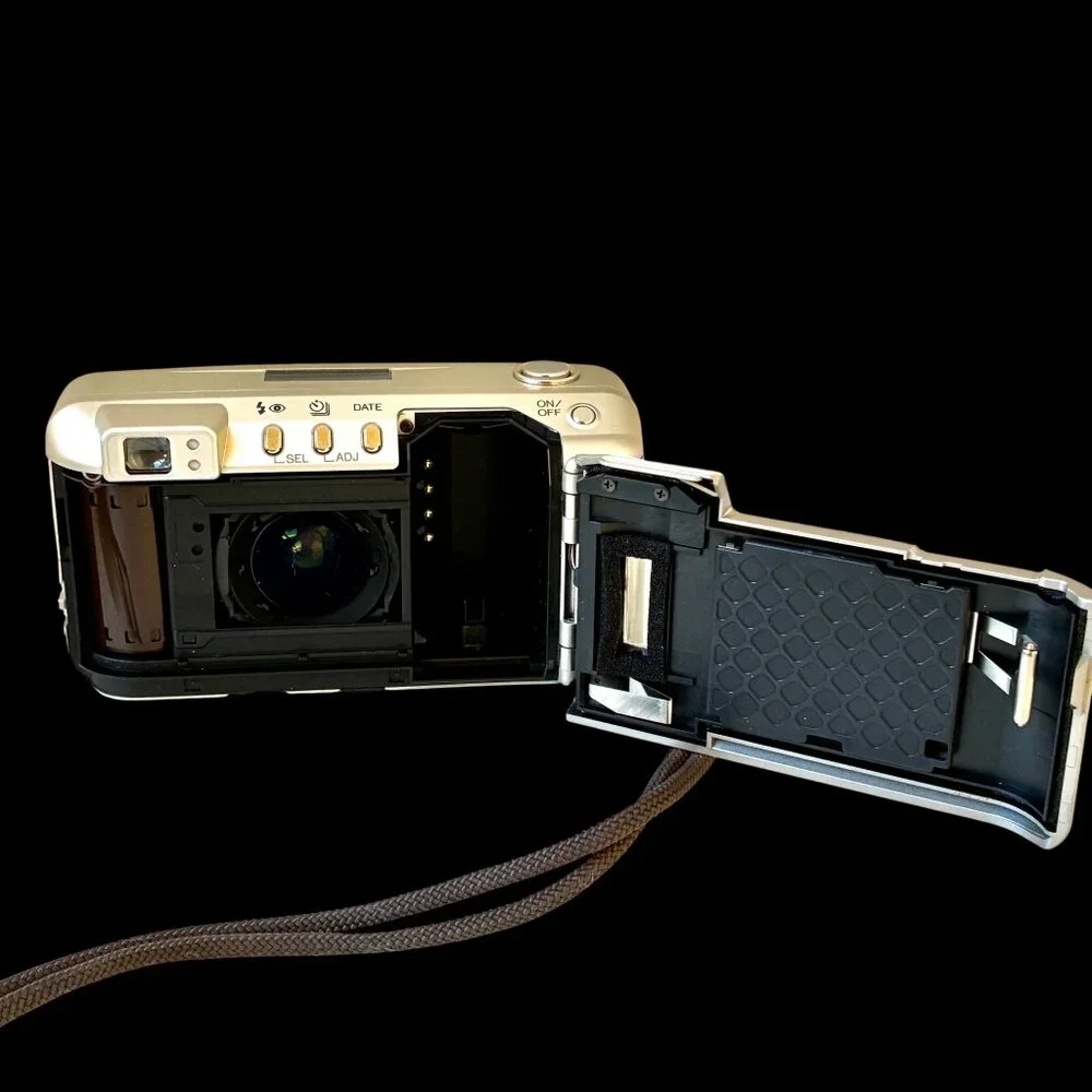 Minolta Freedom Zoom150 35mm Film Camera Panorama with Case BROKEN PARTS ONLY